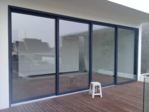 jasa pasang kusen pintu aluminium dan kaca profesional, harga kaca, harga pasang kusen aluminium, jasa bikin kusen pintu aluminium, Manfaat Jasa Pasang Kusen Pintu Aluminium dan Kaca